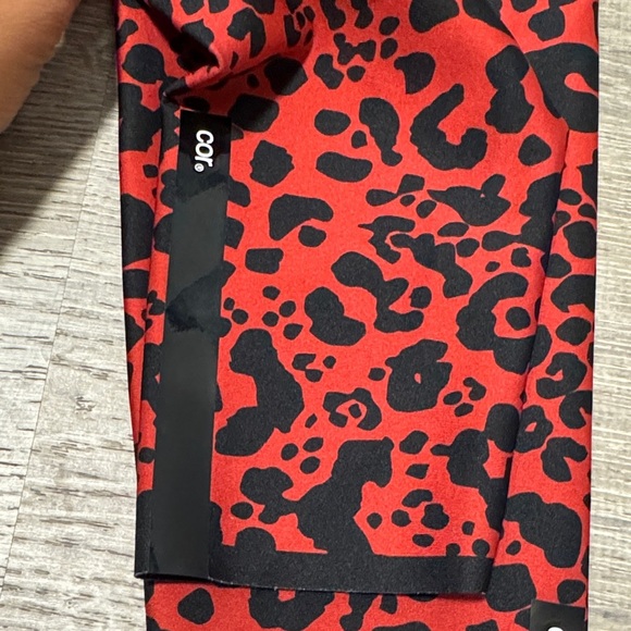 COR Capri Leggings Red/Black Leopard DESIGNED BY ULTRACOR SIZE S - Picture 3 of 7